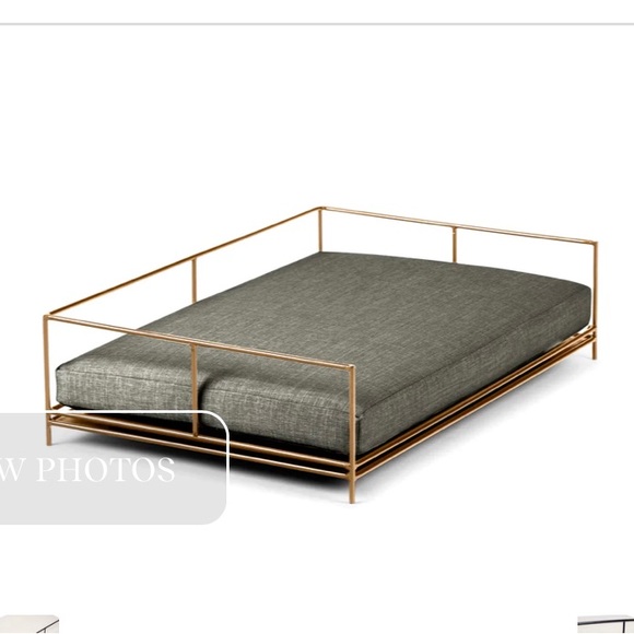 Gorgeous Alpha Pet Bed in size LRG